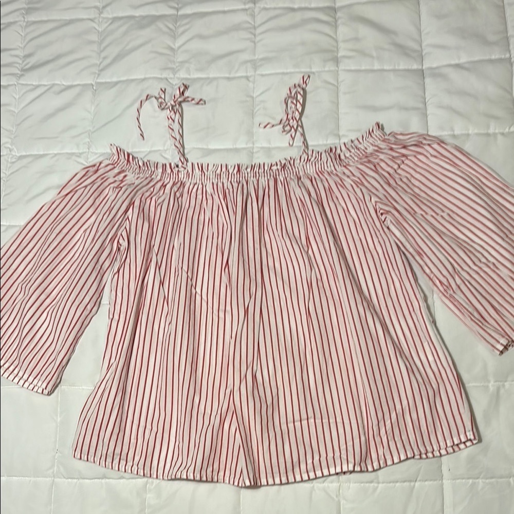 Forever 21 White and Red Smocked Blouse with 3/4 Sleeves